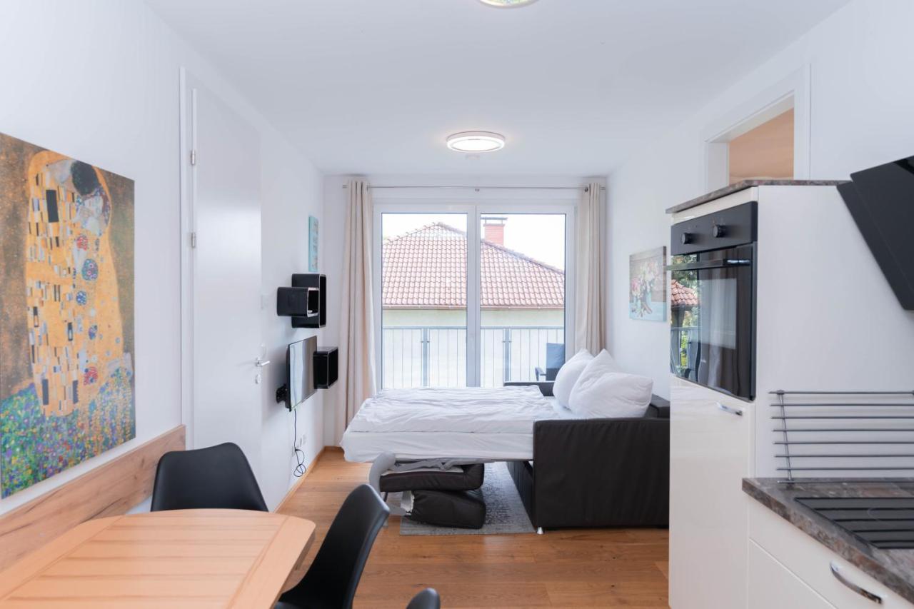 Modern With Private Balcony Near City Center Wien